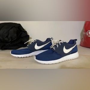 Nike Blue and White Runners size 7.5 women’s or 6.5Y